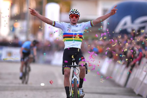 Van der Poel vyhral už po tret&iacute;kr&aacute;t majstrovstv&aacute; Eur&oacute;py v cyklokrose