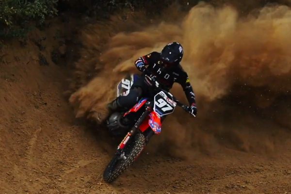 Video: Motokrosár Denis Poláš a jeho závislosť na dvoch kolesách