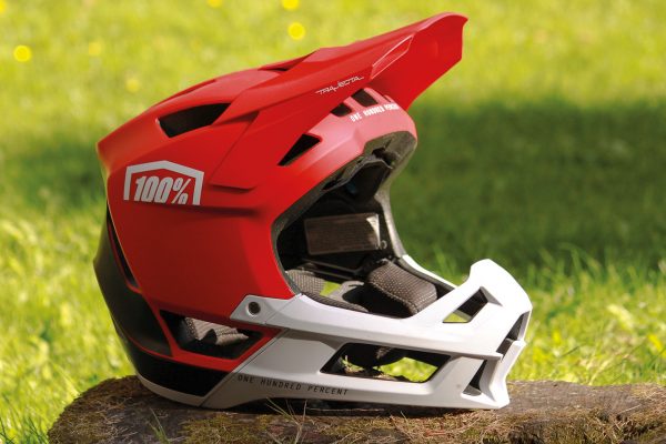 Test: Fullface helma 100% Trajecta