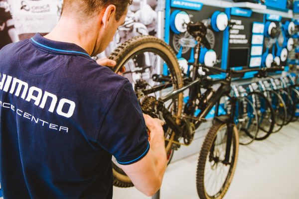 Bez správneho náradia môžete svojmu bicyklu iba uškodiť. Ako fungujú slovenské Shimano Servis Centrá?