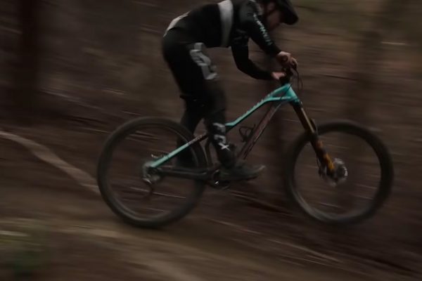  Musíte vidieť: Laurie Greenland predvádza svoj talent na Novom Zélande v novom videu Sound of Speed