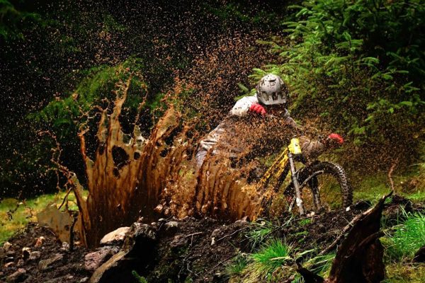  Video: Blatové radosti s Hazzard Racing a jedna zlomená kľúčna kosť