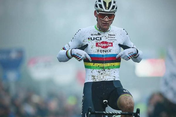 Mathieu van der Poel bude pretekať v roku 2020 v novom drese. Jeho tím posilní Čech Petr Vakoč