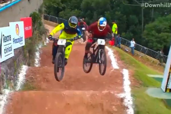  Video: Tomáš Slavík vyhral šialené finále four-crossu v Brazílii