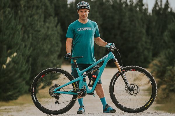 Jared Graves sa vracia do Yeti ako part-time pretekár a ambasádor