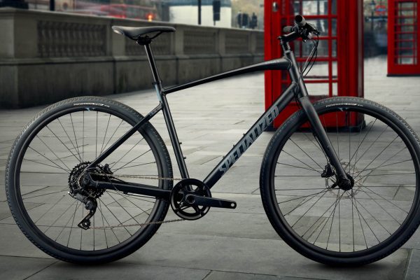 Specialized predstavil nový fitness gravel Sirrus X s odpružením v hlavovom zložení (ceny, špecifikácie)