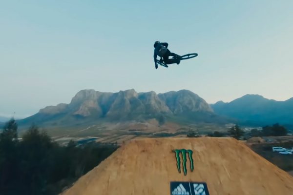  Musíte vidieť: Obrovské skoky, triky a šialenosti – to najlepšie z Darkfestu 2020