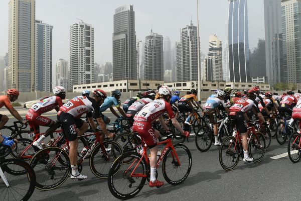 Cestné preteky UAE Tour zrušili pre dva potvrdené prípady nakazením koronavírusom, v karanténe je aj Slovák
