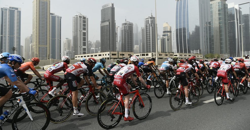 Cestné preteky UAE Tour zrušili pre dva potvrdené prípady nakazením koronavírusom, v karanténe je aj Slovák