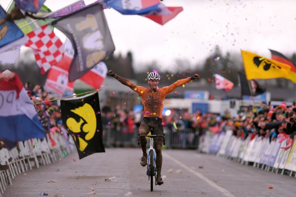 Mathieu van der Poel suverénne vyhral Majstrovstvá sveta v cyklokrose 2020