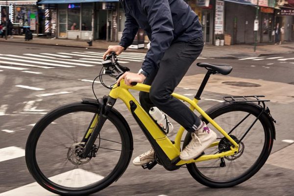 E-biker na načipovanom elektrobicykli zrazil a zabil chodkyňu, súd ho očistil od viny