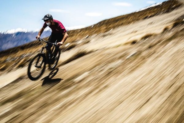 Koronavírus: Na Veľkú noc obmedzili pohyb. Ako je to s jazdením na horskom a cestnom bicykli?