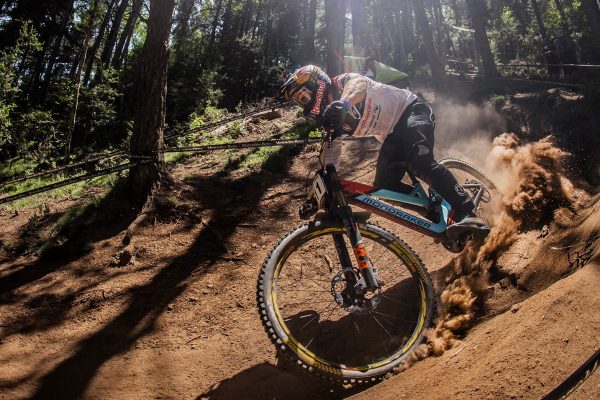  Video: Najšialenejšie momenty a pády zo zjazdovej sezóny 2019