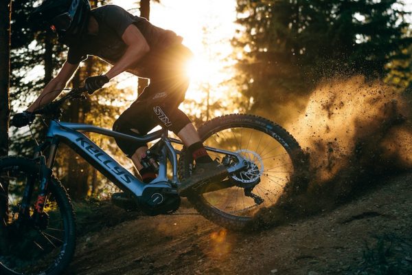  Video: Jakub Béreš si užíva deň na elektrobicykli v rakúskych Alpách