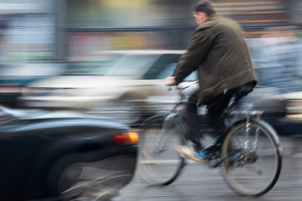 Auto nie je (vždy) váš nepriateľ: 10 pravidiel, ktorými by sa mali riadiť cyklisti na cestách