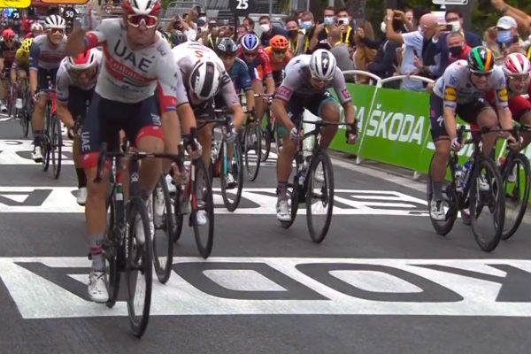 Sagan skončil piaty v úvodnej etape Tour de France, napriek tomu sa oblečie do zeleného dresu (+video)