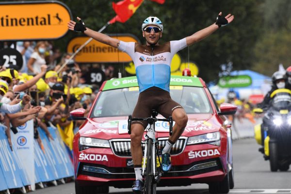 Ôsmu etapu Tour vyhral nečakane Peters a vrchári začali bojovať o žltý dres