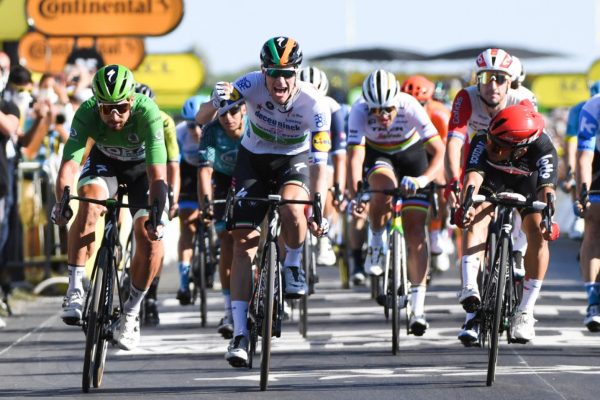 Peter Sagan skončil tretí v 10. etape Tour de France, zelený dres si oblečie víťaz Sam Bennet