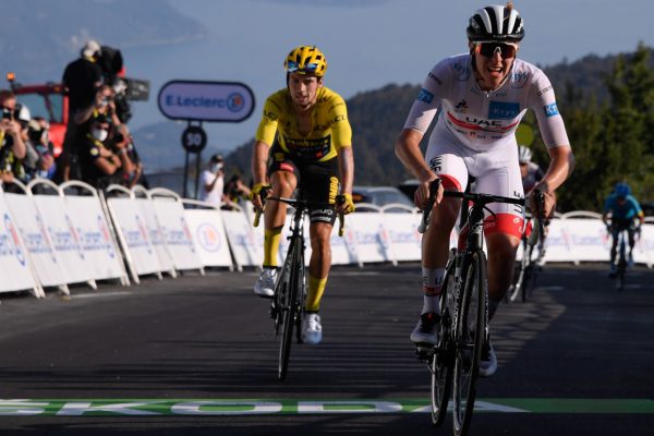 Pogačar vyhral 15. etapu Tour, Bernal neudržal tempo Wouta van Aerta a výrazne zaostal