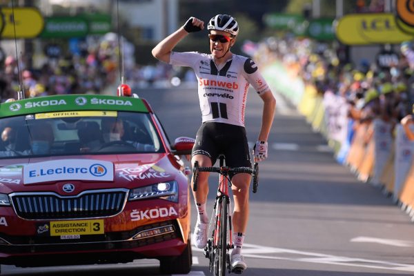 Søren Kragh Andersen predviedol v závere ďalší skvelý únik a vyhral 19. etapu Tour de France