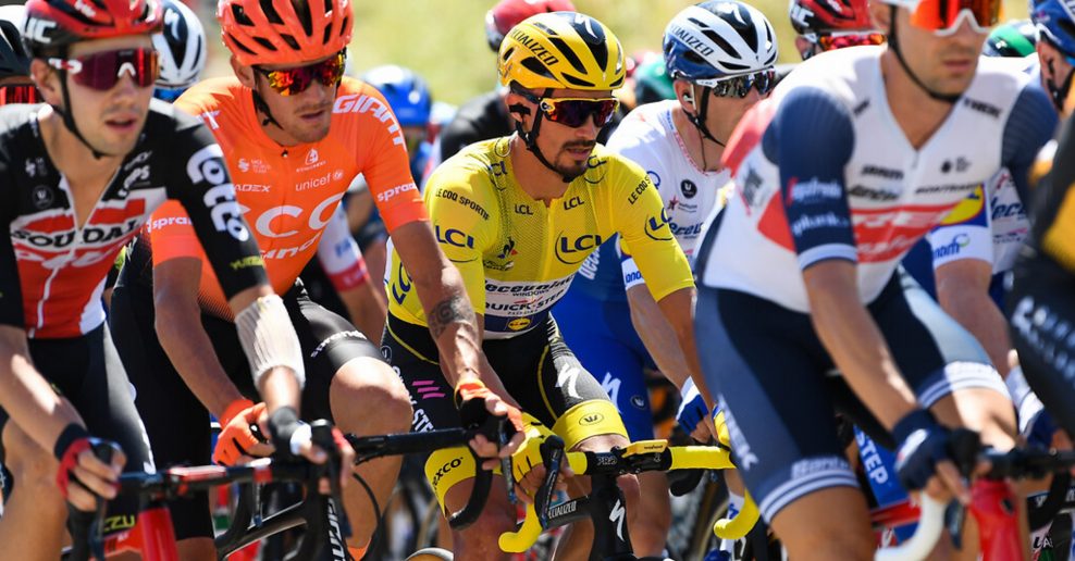 Alaphilippe prišiel o žltý dres, pretože si vzal fľašu 17 km pred cieľom