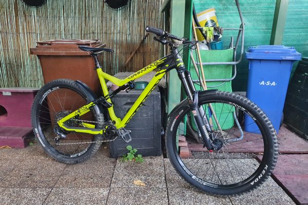 COMMENCAL META V4