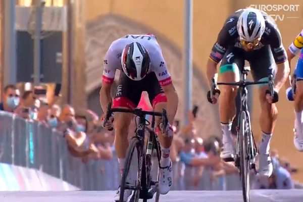  Peter Sagan predviedol skvelý záver v druhej etape Giro d’Italia, skončil na druhom mieste (+video)