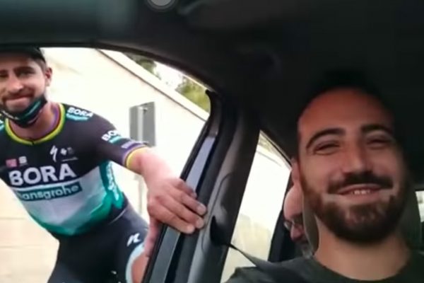  Video: Peter Sagan sa stratil po etape na Giro d’Italia, do hotela ho odtiahli fanúšikovia