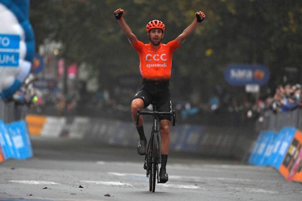 Video: Čech Josef Černý vyhral etapu na Giro d’Italia 22 km sólo únikom, dosiahol životný úspech