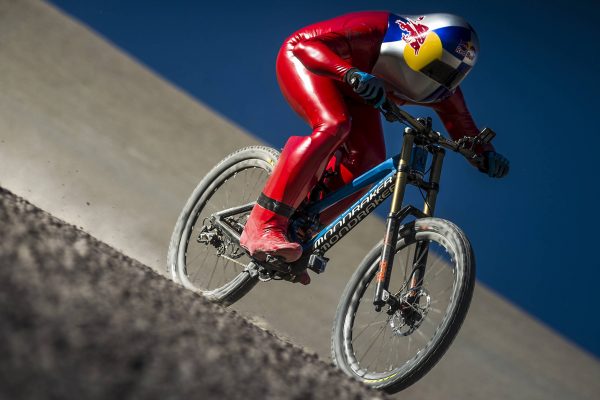  Svetový rekord v rýchlosti na zjazdovom bicykli 167km/h zatiaľ nikto neprekonal (+video)