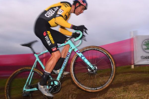 „Trpel som,“ hovorí Wout van Aert, ktorý sa vrátil do cyklokrosu dvomi tretími miestami (+video)