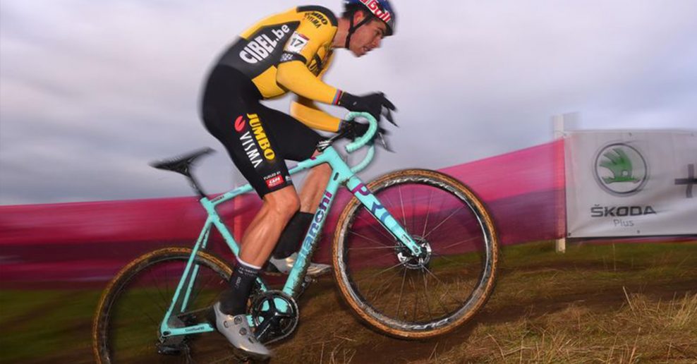 &bdquo;Trpel som,&ldquo; hovor&iacute; Wout van Aert, ktor&yacute; sa vr&aacute;til do cyklokrosu dvomi tret&iacute;mi miestami (+video)