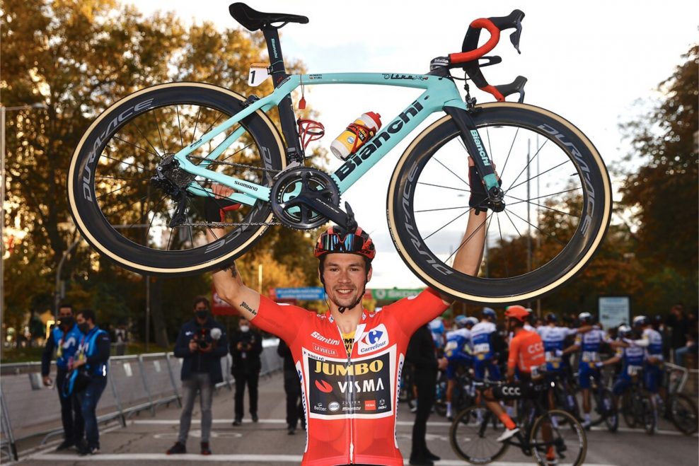 K&uacute;pte si v&iacute;ťazn&eacute; bicykle Primoža Rogliča či Wouta van Aerta. Jumbo-Visma draž&iacute; bicykle Bianchi