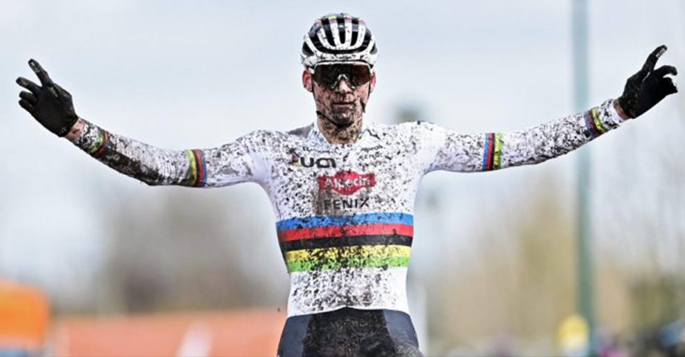Mathieu van der Poel opäť suverénne, vyhral preteky Ethias Cross v Bredene