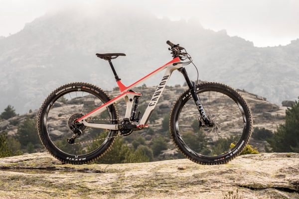 Test: Canyon Strive CF 9.0 | Enduro bike roku 2020