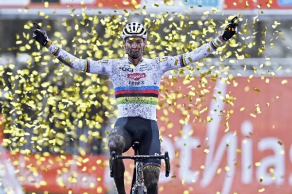 Van der Poel vyhral suverénne aj ďalšie preteky v cyklokrose