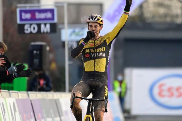 Wout van Aert vyhral štvrtý titul majstra Belgicka v cyklokrose