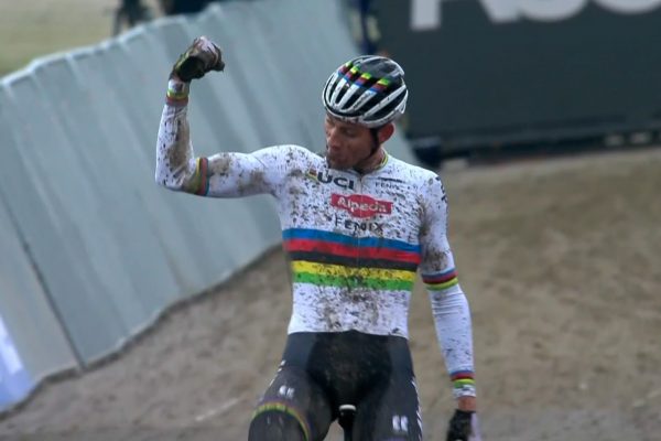 Mathieu van der Poel opäť suverénne, v cyklokrose vyhral už štvrtýkrát po sebe