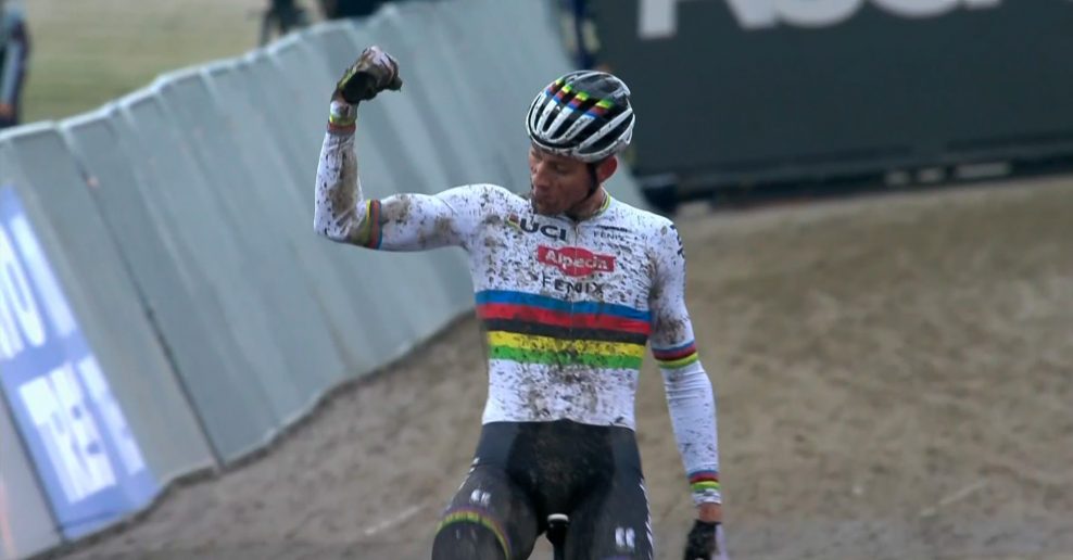 Mathieu van der Poel opäť suverénne, v cyklokrose vyhral už štvrtýkrát po sebe