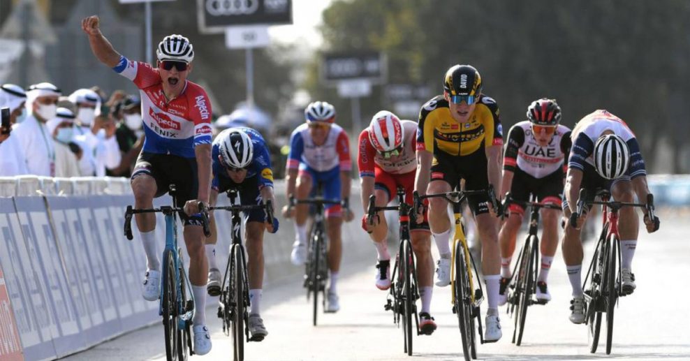  Mathieu van der Poel vyhral úvodnú etapu pretekov UAE Tour 2021 (+video)