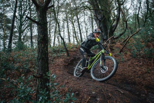 Svetový rekordér v skoku do výšky na bicykli Daryl Brown bude jazdiť za Whyte