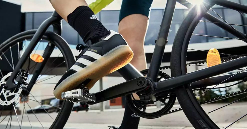 Adidas predstavil legend&aacute;rny model Samba pre n&aacute;&scaron;ľapn&eacute; ped&aacute;le &ndash; VeloSamba
