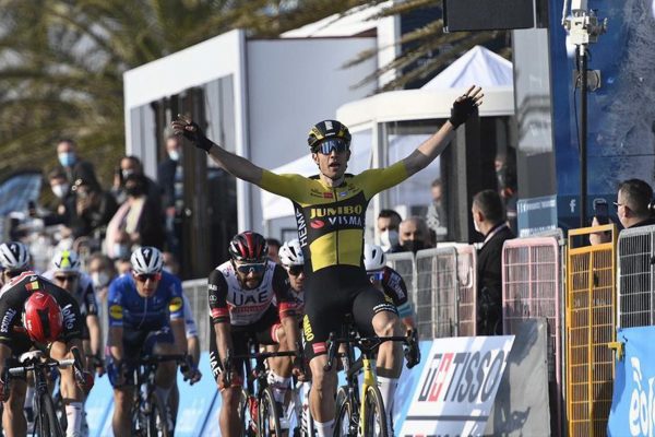  Video: Wout van Aert vyhral prvú etapu Tirreno-Adriatico, Sagan skončil jedenásty