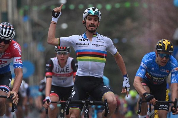  Video: Alaphilippe vyhral druhú etapu Tirreno-Adriatico, za ním skončili Van der Poel a Van Aert