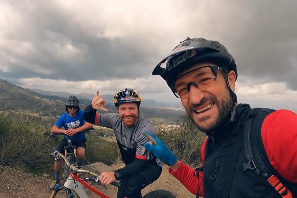  Video: Claudio Caluori prenasleduje Aarona Gwina na jeho domácich trailoch v Kalifornii