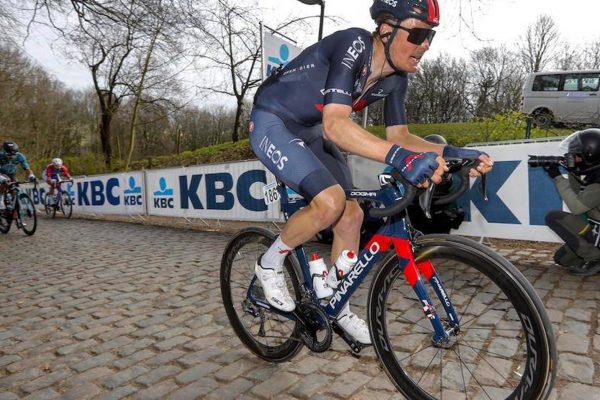  Video: Dwars door Vlaanderen vyhral Van Baarle krásnym 50km sólo únikom