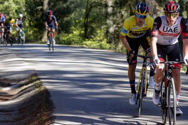 Video: Krásny vrchársky súboj Rogliča a Pogačara na pretekoch Okolo Baskicka