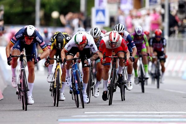  Peter Sagan skončil piaty v druhej etape Giro d’Italia: Moja kondícia sa zlepšuje (+video)