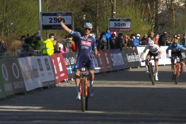 Mathieu van der Poel vyhral short track na svetovom pohári v Albstadte (+záznam)