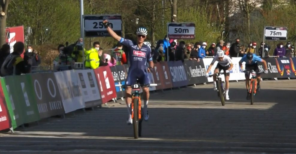 Mathieu van der Poel vyhral short track na svetovom poh&aacute;ri v Albstadte (+z&aacute;znam)
